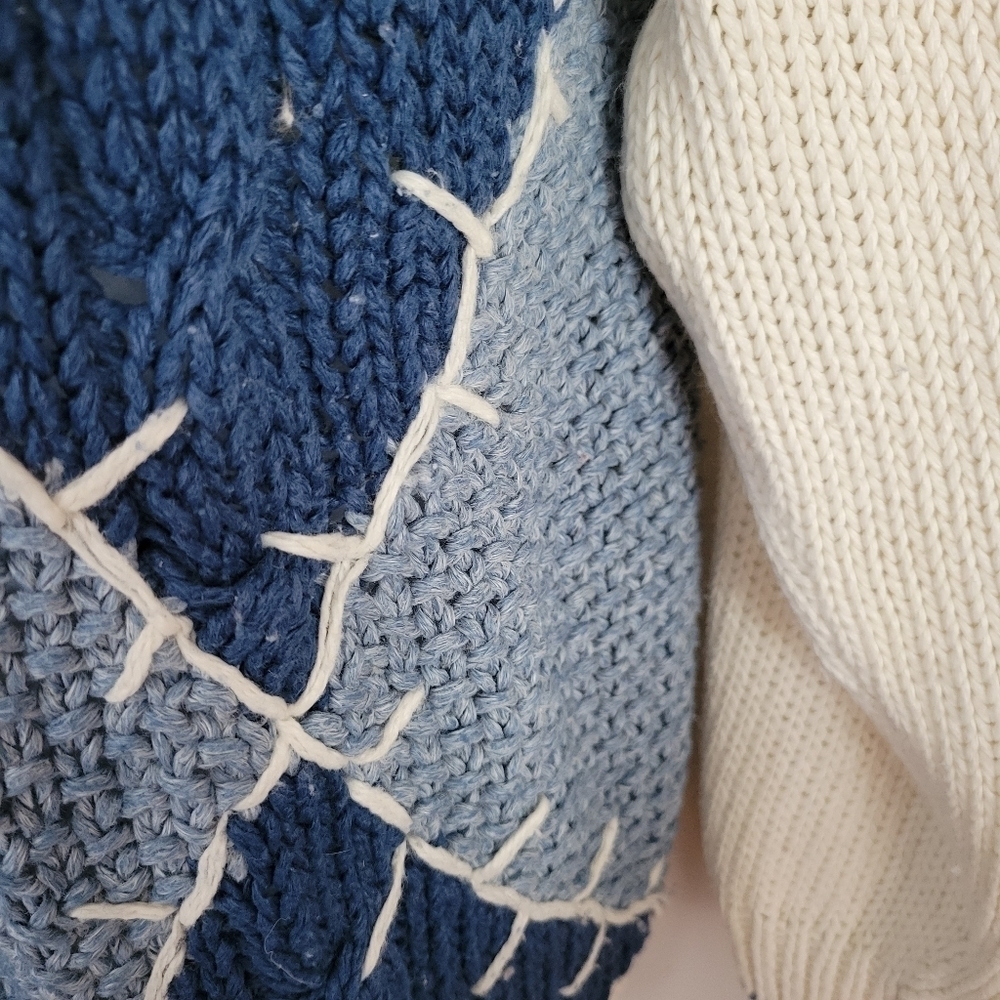 Huntington Ridge Vintage Knitted by Hand White Blue Sweater M Fringe Pom Winter - Picture 4 of 8